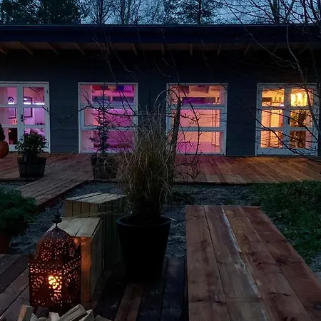 The Pinefarm Homestay Hojby